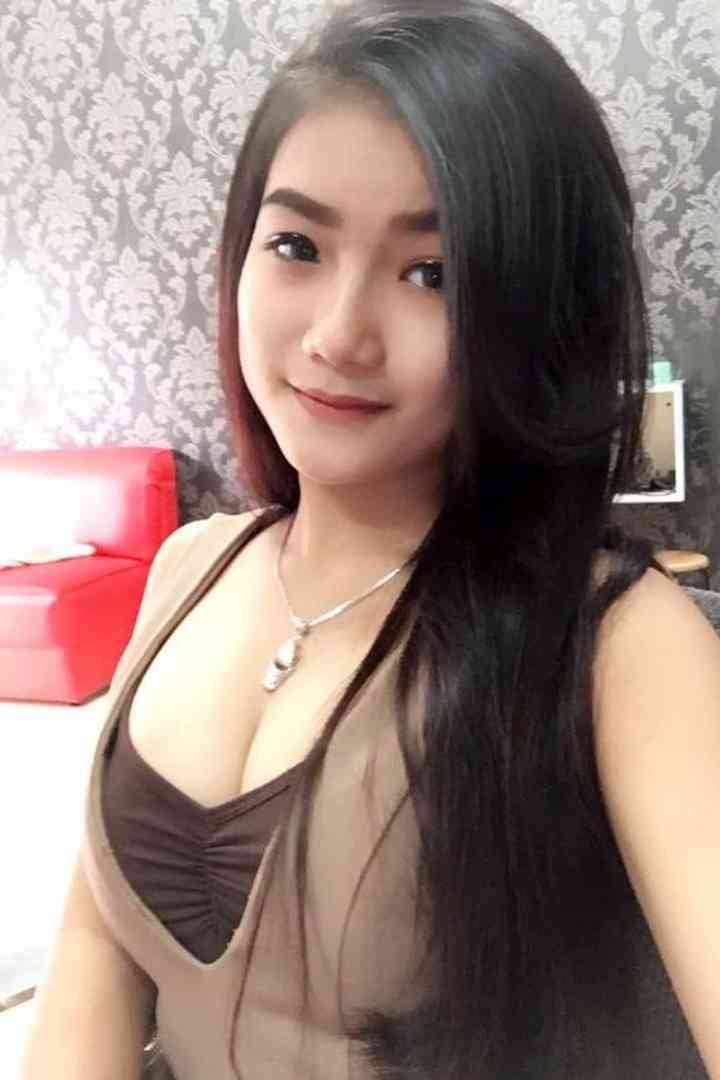 Fina – She will grab your attention from the first moment you lay your eyes on her