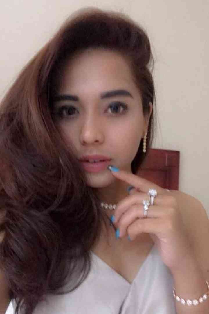 Pure delight – make your evening a perfect one by booking a date with Lina today